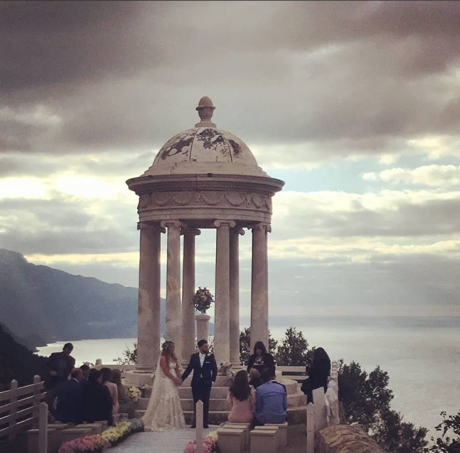 A January wedding ceremony at the Son Marroig temple overlooking the sea in Deià, Mallorca